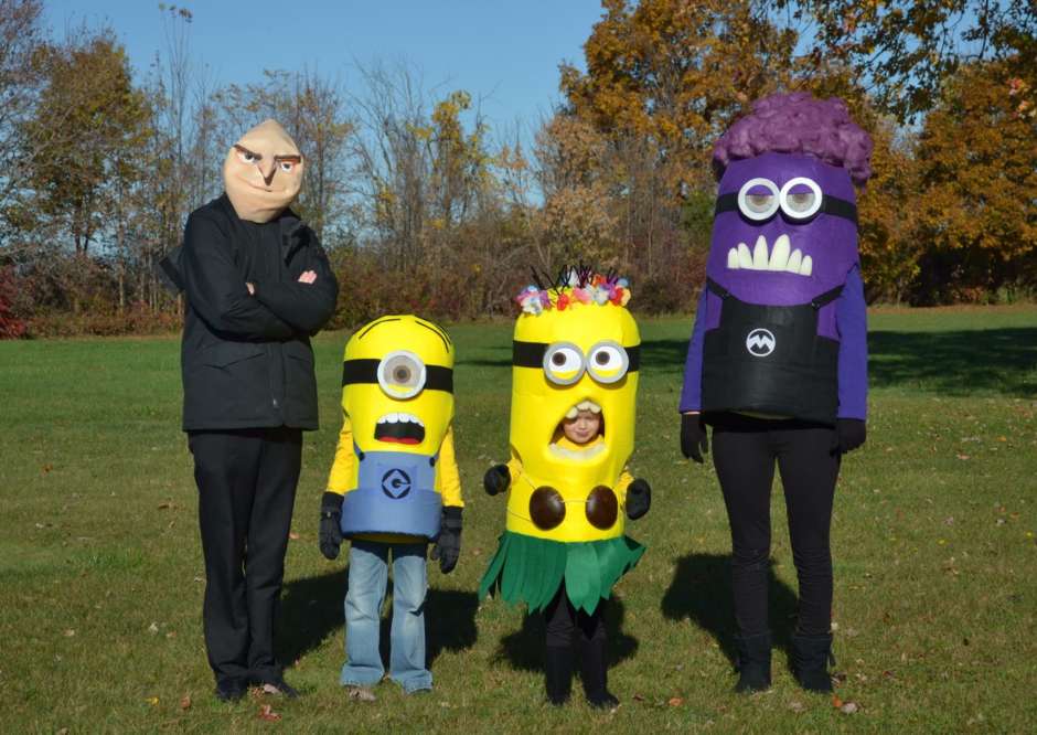 DIY Minions Family Costume - MomTrends